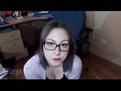 ❤️ 性感的眼镜女孩在镜头前深深地吸吮假阳具 Beautiful porn﹏﹏